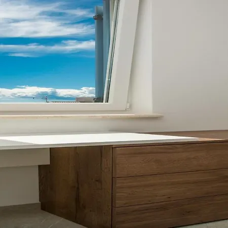 Deluxe With Gallery Cres