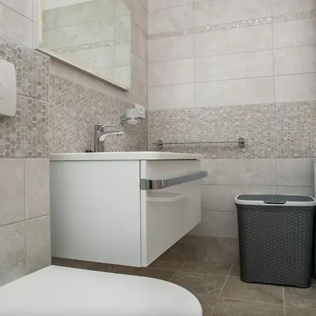 Deluxe With Gallery * Cres
