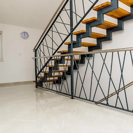 Deluxe With Gallery Affittacamere Cres