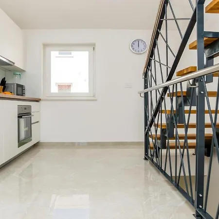 Deluxe With Gallery Affittacamere Cres
