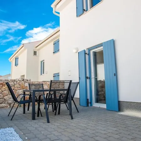 Deluxe With Gallery Guest house Cres